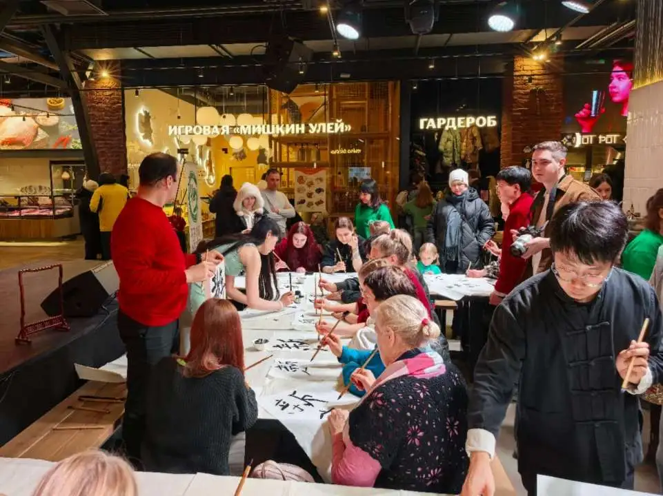 俄罗斯克拉斯诺亚尔斯克阿斯塔菲耶夫国立师范大学孔子学院联合举办中国文化日活动1