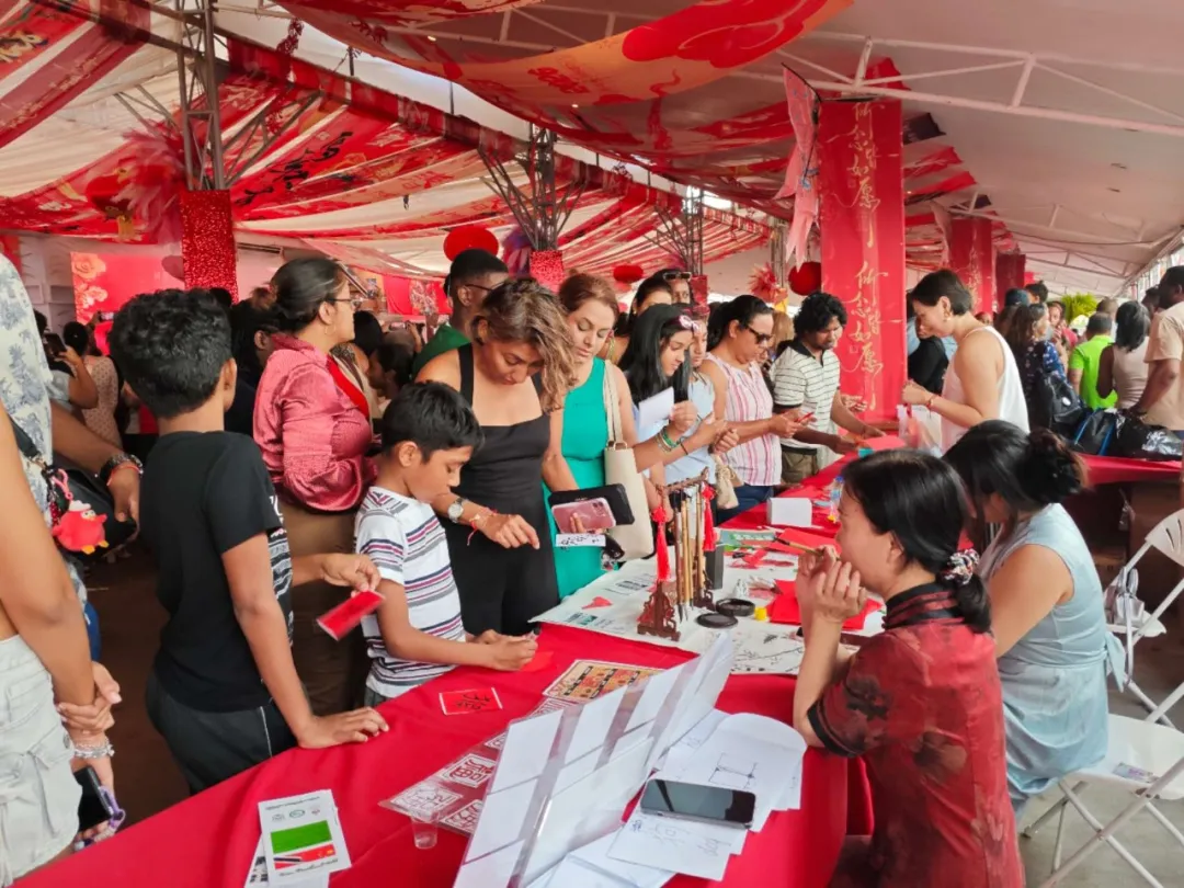 特立尼达和多巴哥西印度大学圣奥古斯丁分校孔子学院参加第四届特多华人庙会1