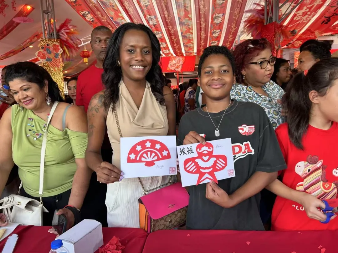 特立尼达和多巴哥西印度大学圣奥古斯丁分校孔子学院参加第四届特多华人庙会2