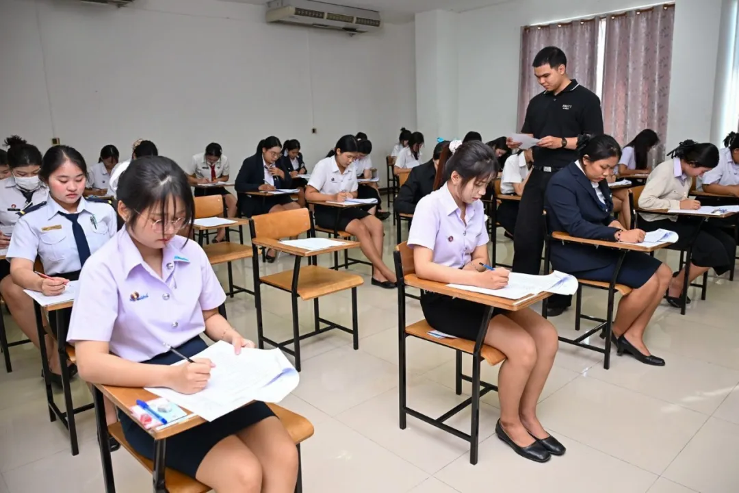 泰国海上丝路孔子学院联合举办第二届泰国&ldquo;中文+职业技能&rdquo;宝石王杯大赛1