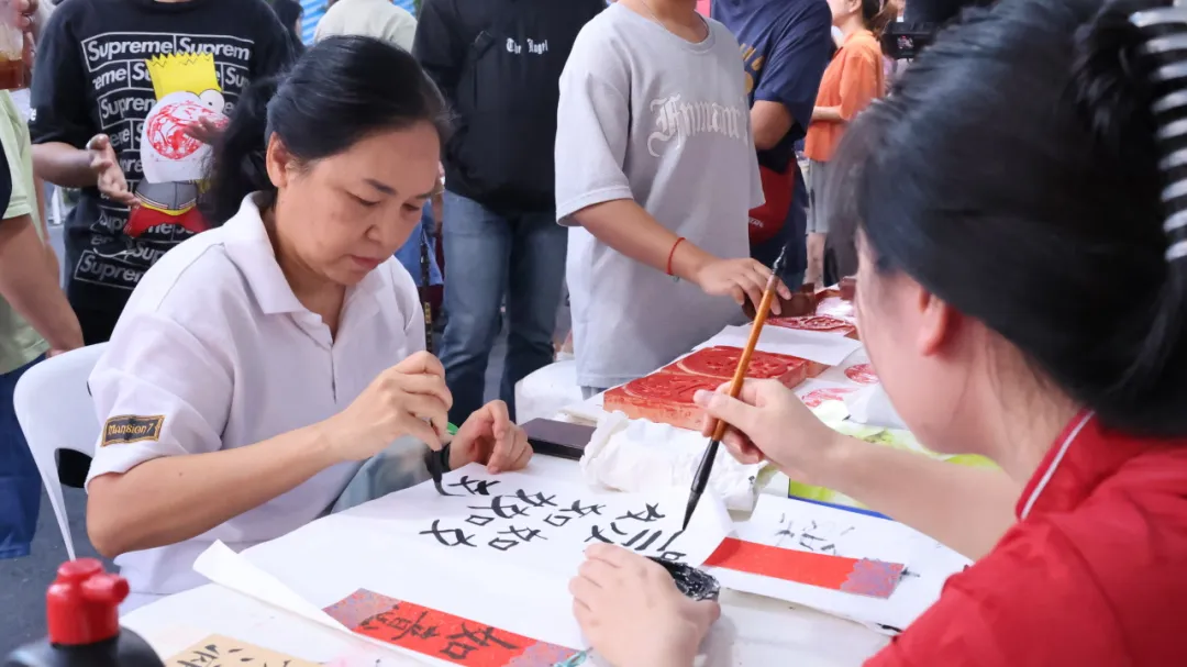 泰国宋卡王子大学普吉孔子学院参加卡图市&ldquo;文化之路旅游项目&rdquo;体验活动1