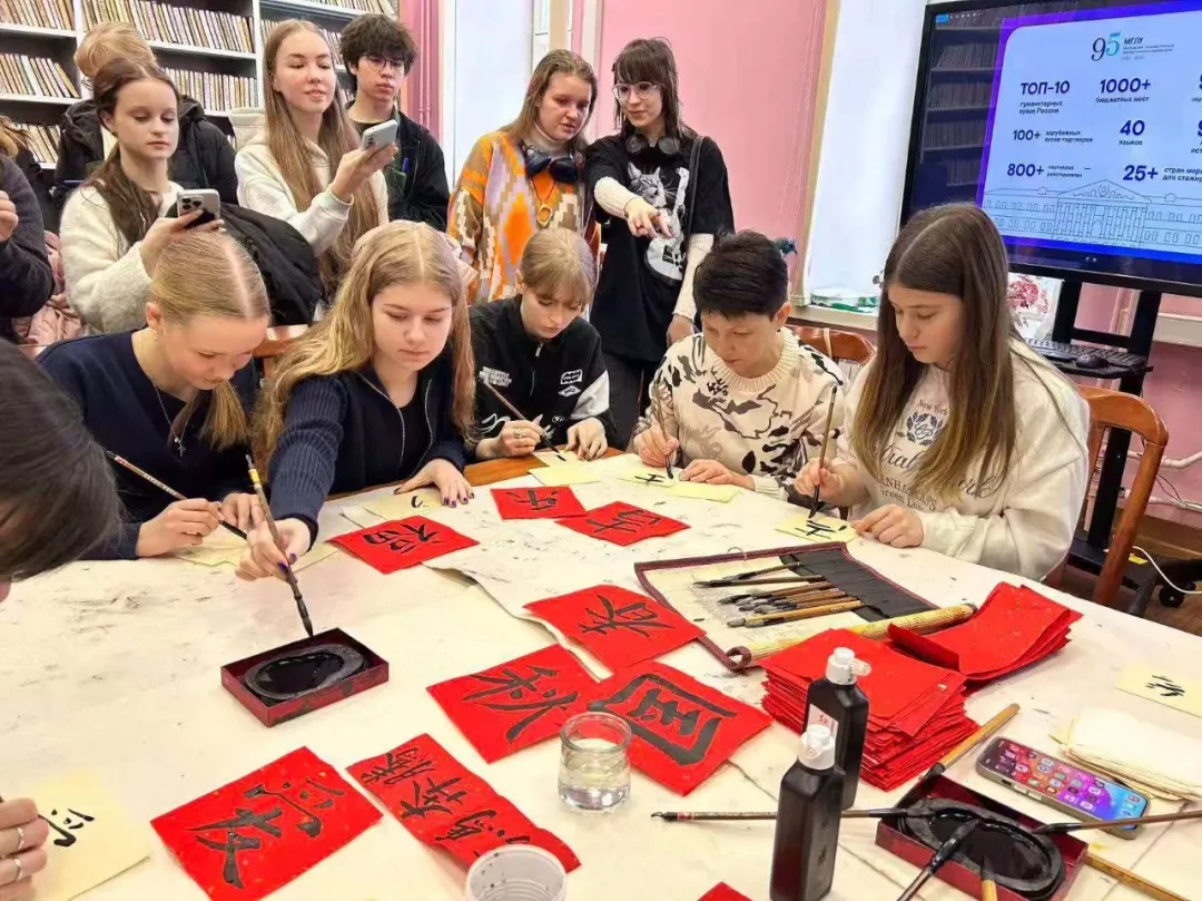 俄罗斯莫斯科国立语言大学孔子学院参加大学开放日活动1 图片