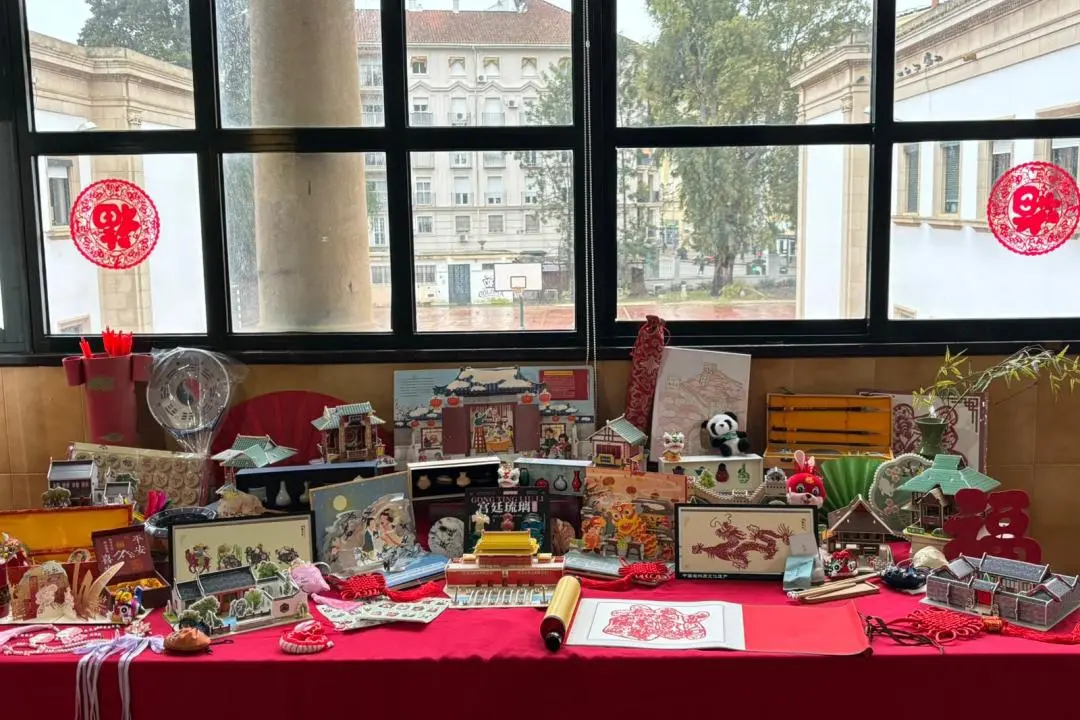 西班牙安达卢西亚大区孔子课堂下设赫雷斯教学点举办中国传统建筑手工展览2 图片