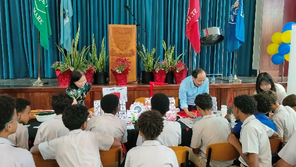 特立尼达和多巴哥西印度大学圣奥古斯丁分校孔子学院参加法蒂玛中学语言文化日活动1 图片