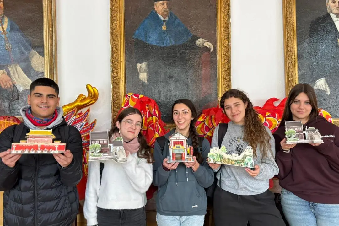 西班牙安达卢西亚大区孔子课堂下设赫雷斯教学点举办中国传统建筑手工展览1 图片