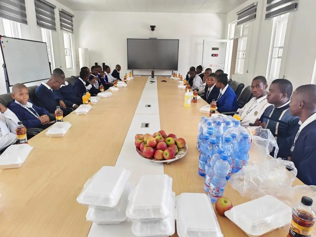 刚果(金)外交学院孔子学院下设卢本巴希国家之子国际学校教学点举办“走进中企矿场”主题活动2 图片