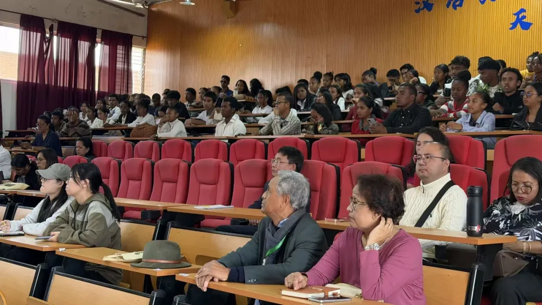 马达加斯加塔那那利佛大学孔子学院参加大学国际学术研讨活动1 图片
