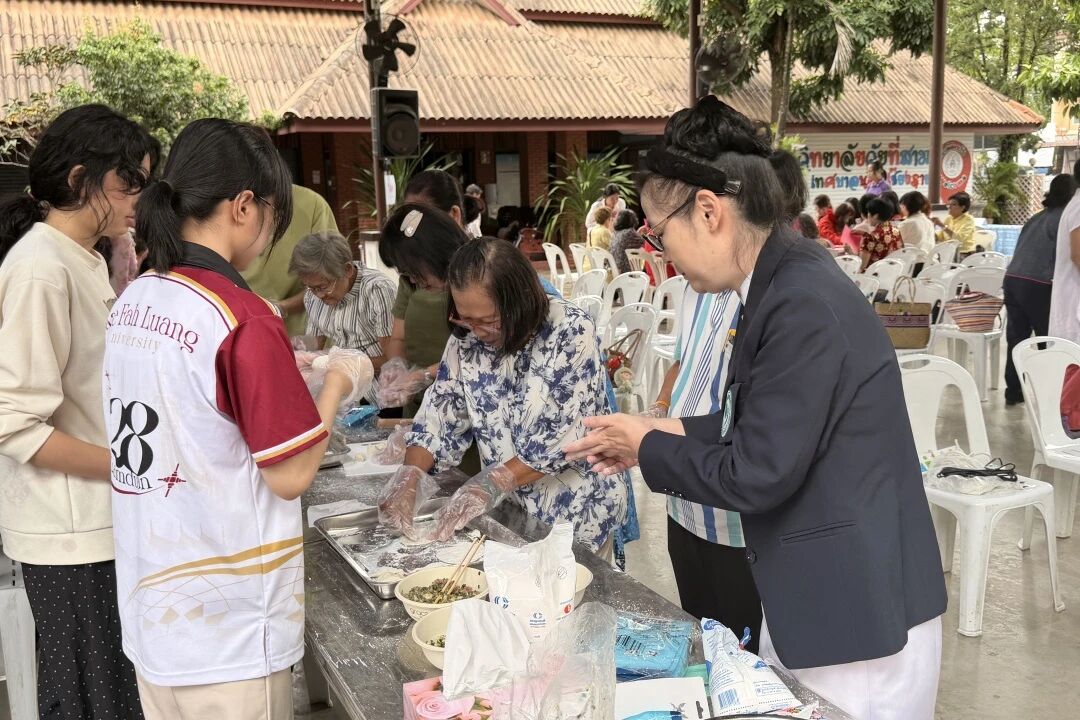 泰国皇太后大学孔子学院联合举办首届清莱市“中泰一家亲”中国文化节1.jpg 图片
